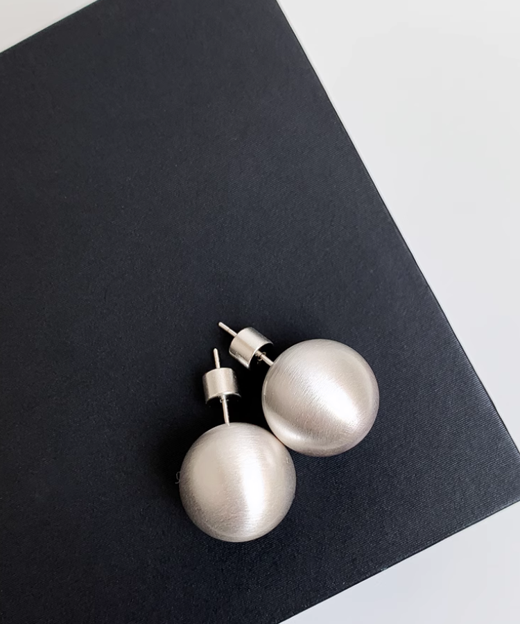 メタルボールピアス