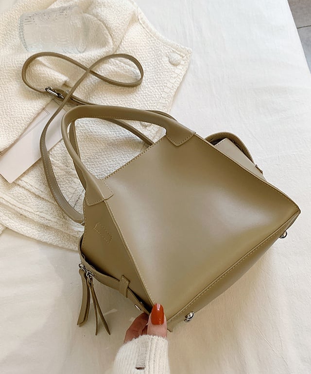 2wayイレギュラーロングファスナーキューブバッグ