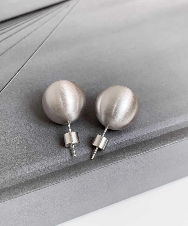 メタルボールピアス