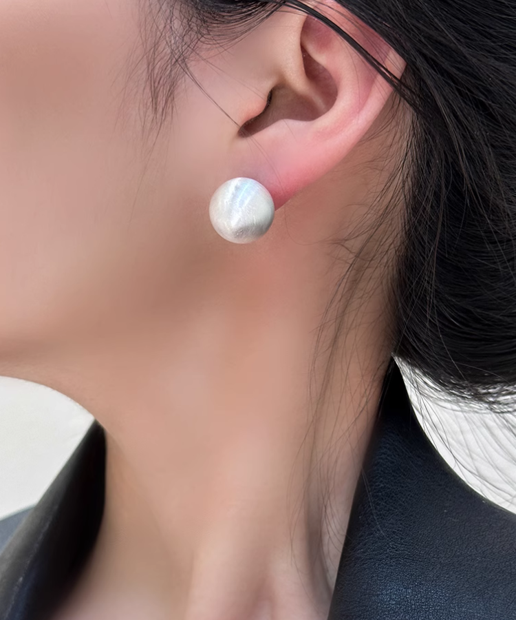 メタルボールピアス