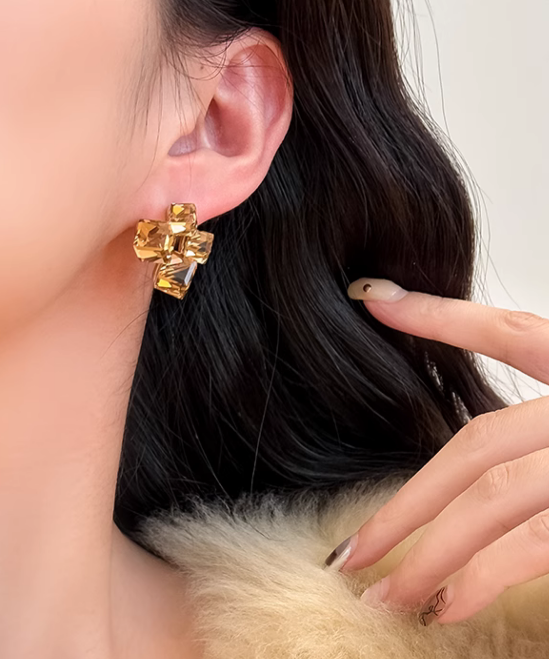 立体スクエアビジューピアス