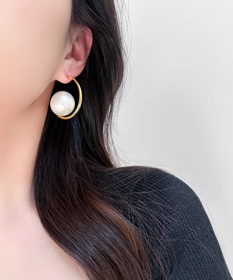 ビッグパールハーフフープピアス