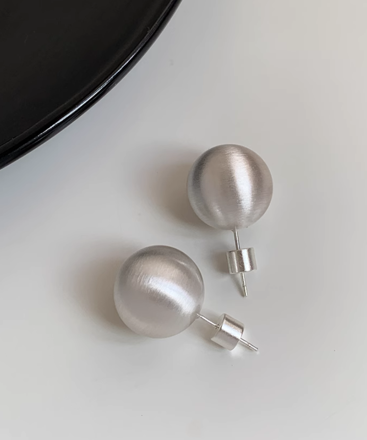 メタルボールピアス