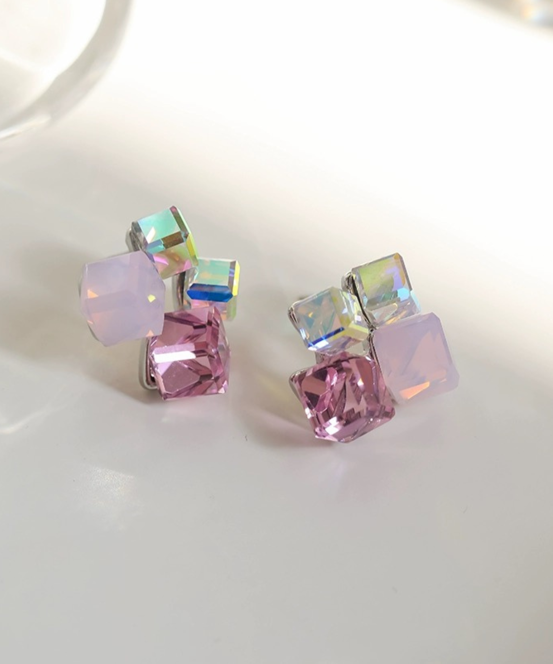ピンククリスタル立体ピアス