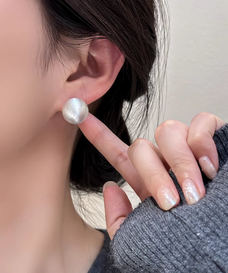 メタルボールピアス