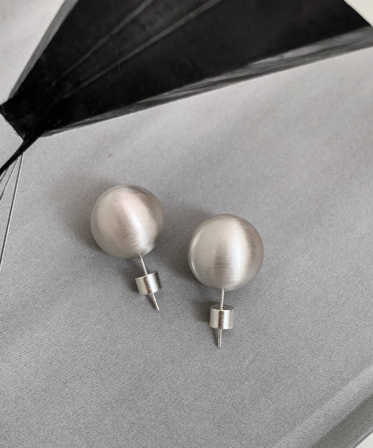 メタルボールピアス